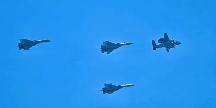 China lanza el KJ-600 con J-15 desde el portaaviones Fujian