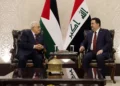 El primer ministro iraquí, Mohammed Shia al-Sudani, se reunió con el presidente de la Autoridad Palestina, Mahmoud Abás, antes de la 34.ª cumbre de la Liga Árabe en Bagdad el 16 de mayo de 2025. (Thaer GHANAIM / PPO / AFP)