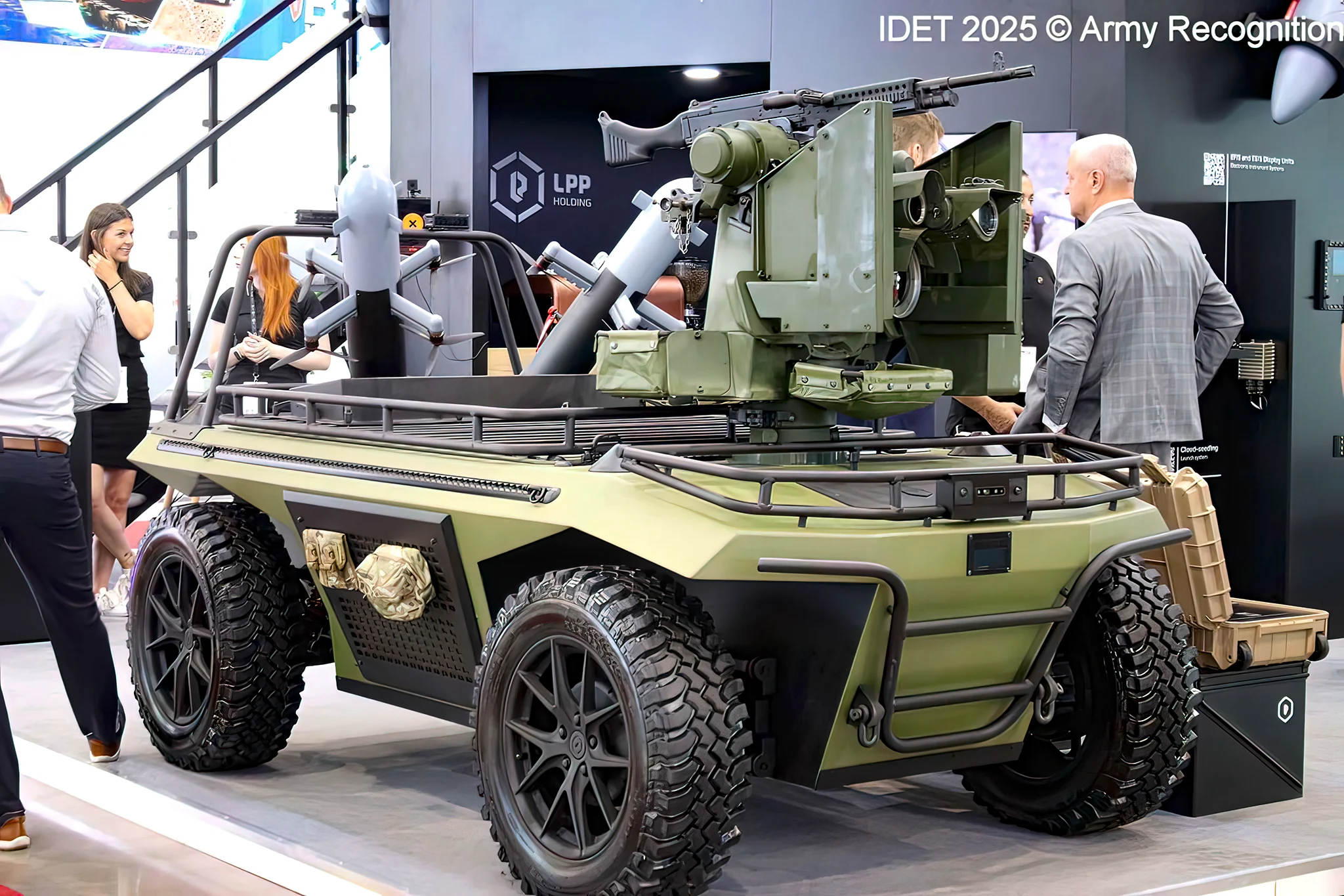 LPP presenta UGV armado con drones en IDET 2025