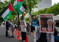 Manifestantes corean “genocidio” contra ministro israelí en Tokio
