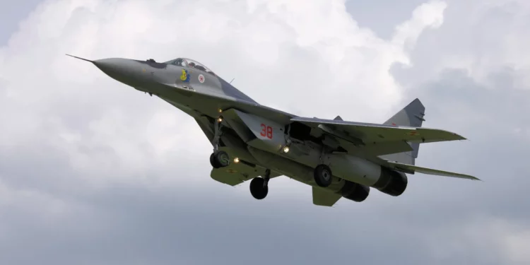 El MiG-29 Fulcrum conquista terrenos hostiles con robustez