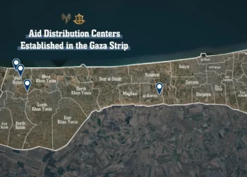 Miles reciben alimentos en centros establecidos por Israel en Gaza