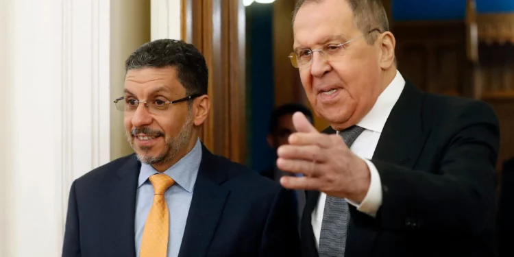 Renuncia el primer ministro yemení reconocido internacionalmente