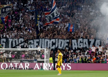 Hinchas del PSG despliegan pancarta “fin al genocidio en Gaza” en la final de la Liga de Campeones