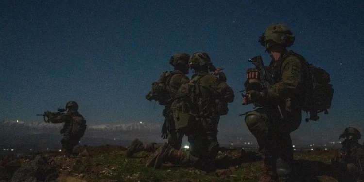 Paracaidistas de Israel se trasladan de Siria a Gaza para ofensiva