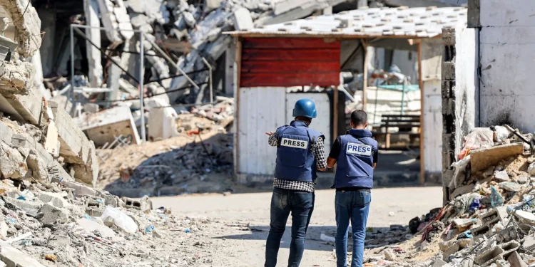 Hamás golpea y amenaza a periodistas en Gaza