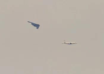 RAT55 y B-2 Spirit captados en vuelo sobre el Valle de la Muerte