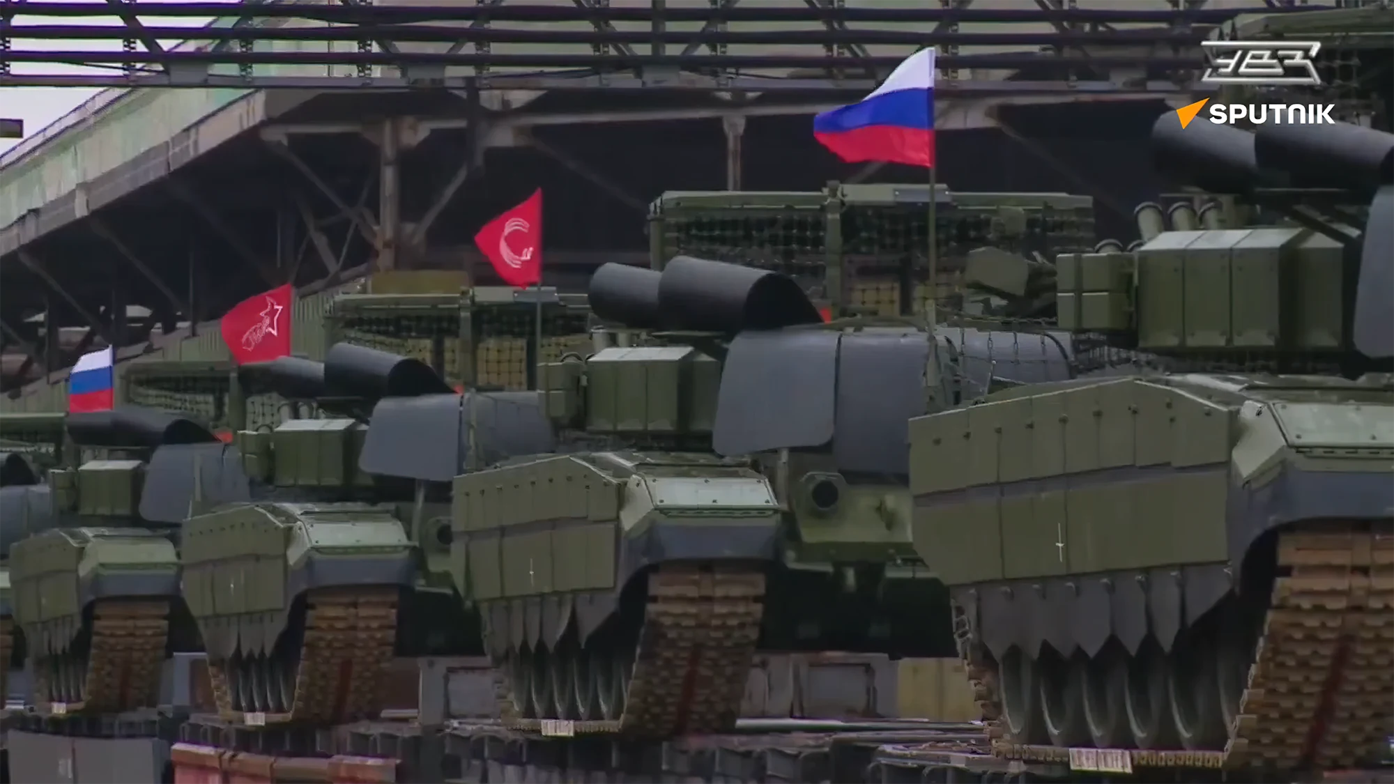 Rusia envía tanques T-90M y T-72B3M con sistemas antidrones