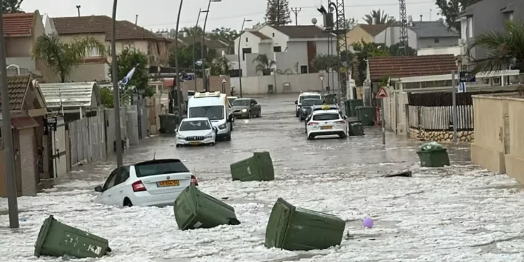 Fuertes lluvias cierran carreteras clave en el sur de Israel