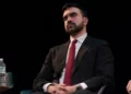El asambleísta neoyorquino Zohran Mamdani participa en un foro de candidatos a la alcaldía del Distrito 37 de la ciudad de Nueva York, el 26 de febrero de 2025, en Nueva York. (AP/Julia Demaree Nikhinson)