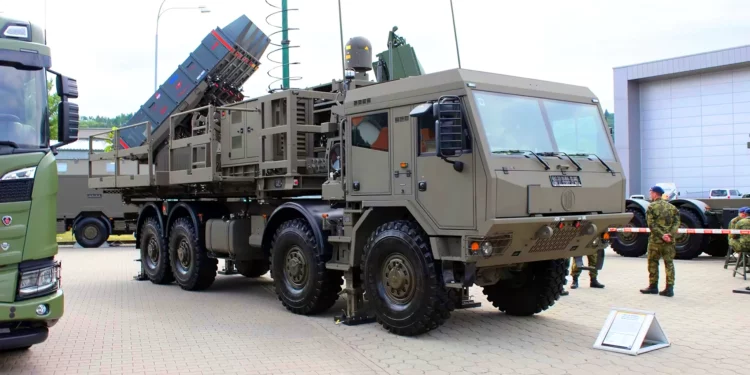 Ejército checo exhibe SPYDER SR y ELM-2084 MMR en IDET 2025