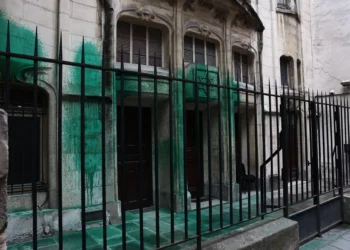Memorial del Holocausto en Francia, dos sinagogas vandalizadas con pintura verde
