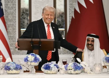 Trump firma en Qatar acuerdos históricos por aviones y drones