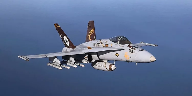 USMC Hornet hundirán corbeta de la Segunda Guerra Mundial