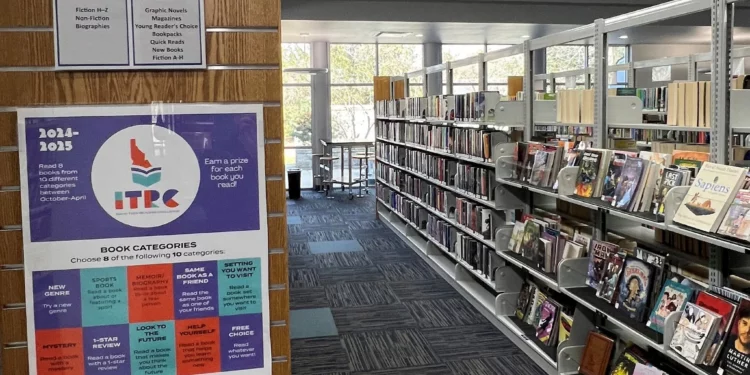 Un hombre de Ohio sacó libros sobre historia judía y los quemó