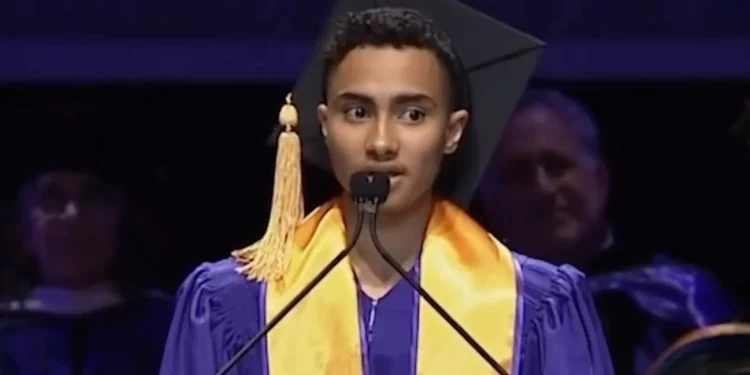 Universidad de Nueva York retiene diploma por discurso antiisraelí