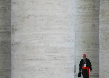 El cardenal italiano y patriarca latino de Jerusalén, Pierbattista Pizzaballa, llega a la sexta reunión de la congregación en el Vaticano, el 29 de abril de 2025. (Andreas Solaro/AFP)