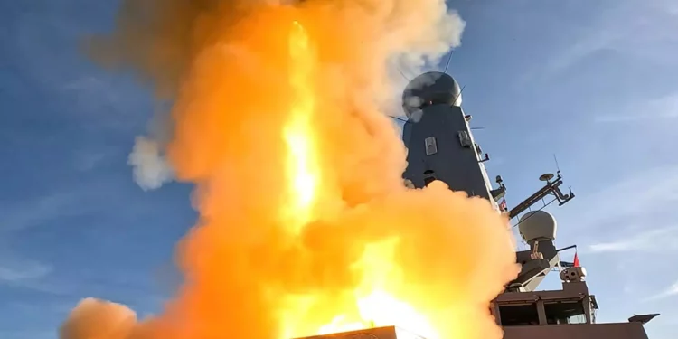 HMS Dragon neutraliza misil supersónico en Escocia