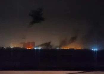 Un sismo se registró en Karaj en medio de incendio y explosiones