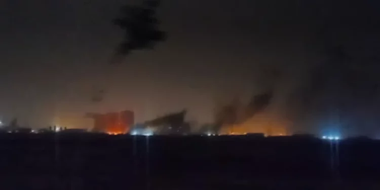 Un sismo se registró en Karaj en medio de incendio y explosiones