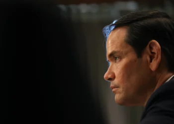 El secretario de Estado de EE. UU., Marco Rubio, testifica en una audiencia del Subcomité de Estado, Operaciones Extranjeras y Programas Relacionados para examinar las estimaciones presupuestarias propuestas para el año fiscal 2026 para el Departamento de Estado en el Capitolio en Washington, D.C., el 20 de mayo de 2025. (Foto de Alex WROBLEWSKI / AFP)