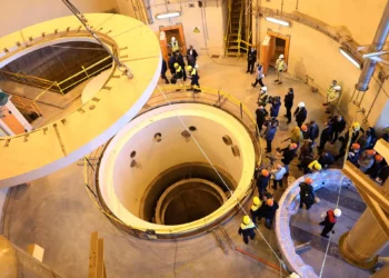 Israel destruye reactor nuclear iraní en Arak y ataca Natanz
