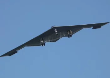 Un bombardero B-2 llega a la Base de la Fuerza Aérea Whiteman en Missouri, el 22 de junio de 2025. (AP Foto/David Smith)