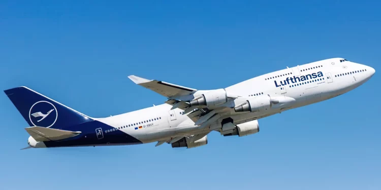 ¿Por qué el Boeing 747 tiene esa joroba sobre la cabina?