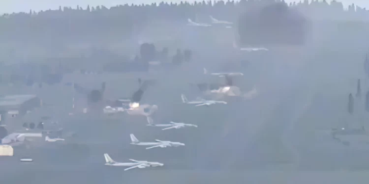 Ucrania ataca con drones bases aéreas rusas en un ataque comparado con la operación israelí de bípers
