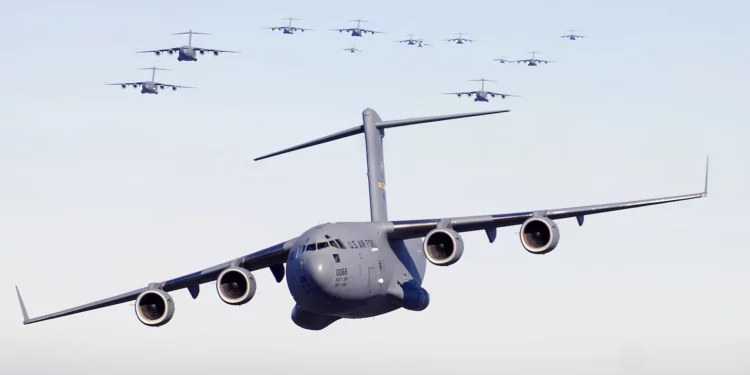 Boeing negocia reinicio de producción del C-17 Globemaster III