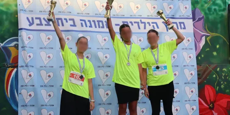 Carrera en Netanya honra a Hadar Goldin y rehenes