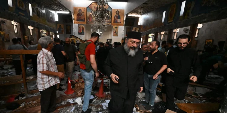 Al menos 15 personas han muerto en un atentado suicida de ISIS en una iglesia de Damasco