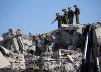 Irán disparó unos 200 misiles balísticos contra Israel en varios bombardeos desde anoche