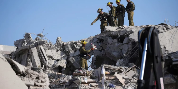Irán disparó unos 200 misiles balísticos contra Israel en varios bombardeos desde anoche
