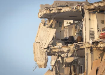 Las FDI dicen que esfuerzos de rescate en Bat Yam podrían durar un día