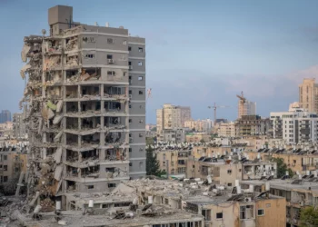 Los residentes del edificio Bat Yam que estaban en refugios sobrevivieron al ataque que mató al menos a 6