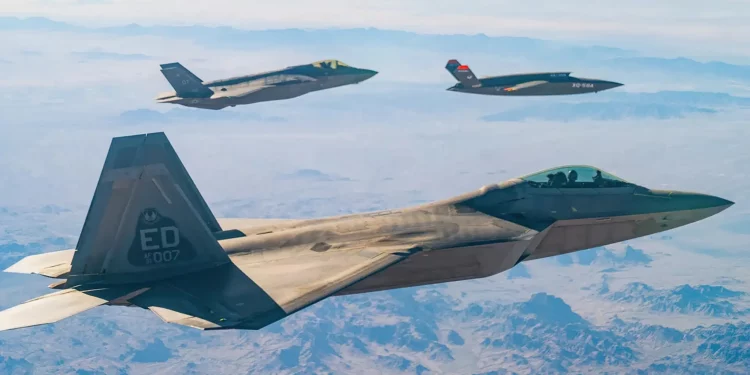 F-35, F-22 y C-17 estadounidenses entran en escena en Oriente Medio