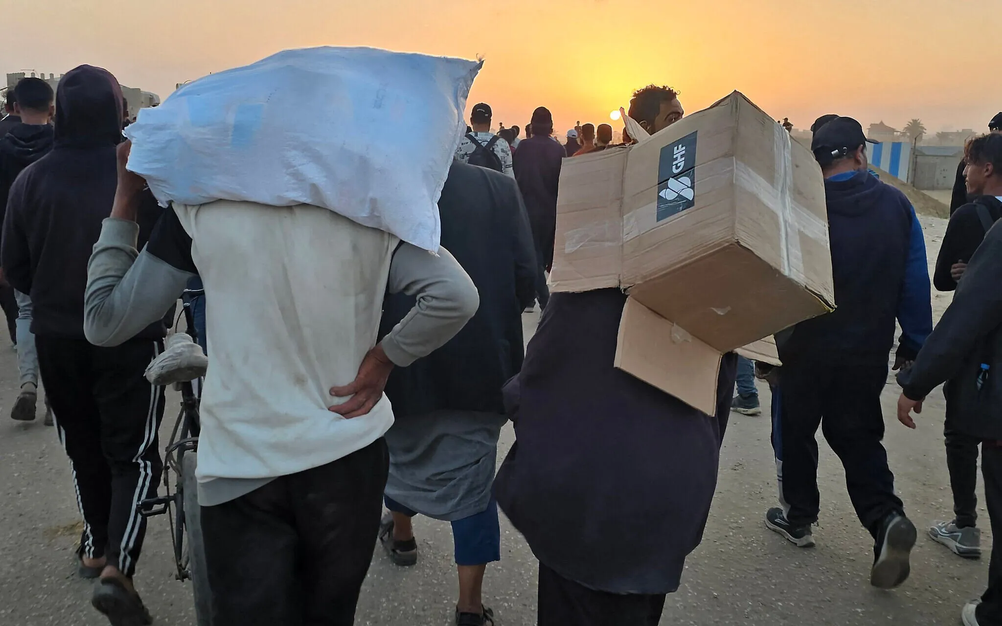 Hamás dice que el fuego israelí mató a 22 personas cerca de un sitio de distribución de ayuda