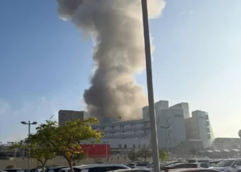 Impacto directo de misil iraní en el hospital Soroka de Israel