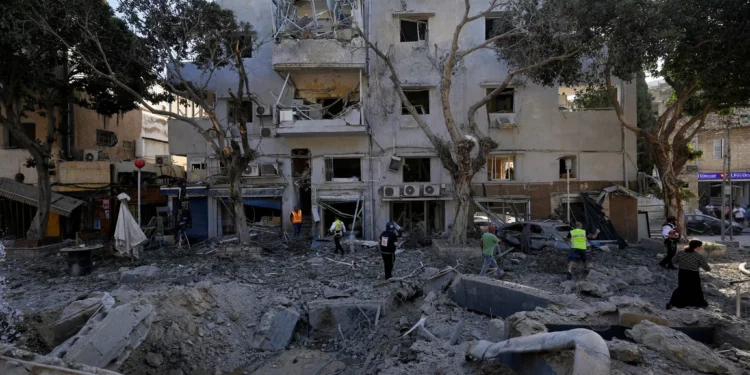 Israel confirma que misil iraní que impactó Haifa no fue detectado