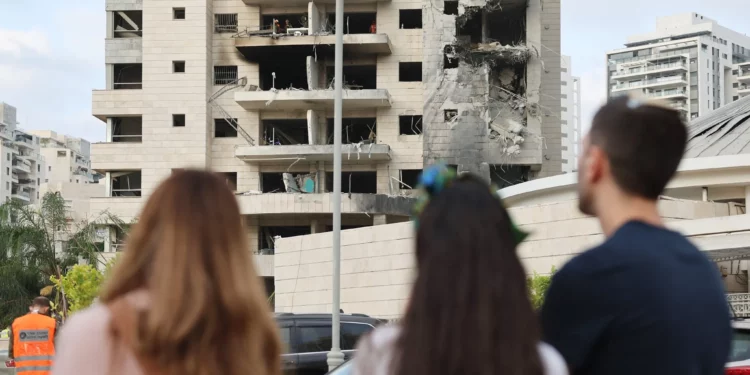 Aumenta a cinco el número de muertos en ataques nocturnos contra el centro de Israel