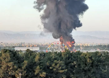 Israel ataca avión iraní en aeropuerto de Mashhad a 2.300 km