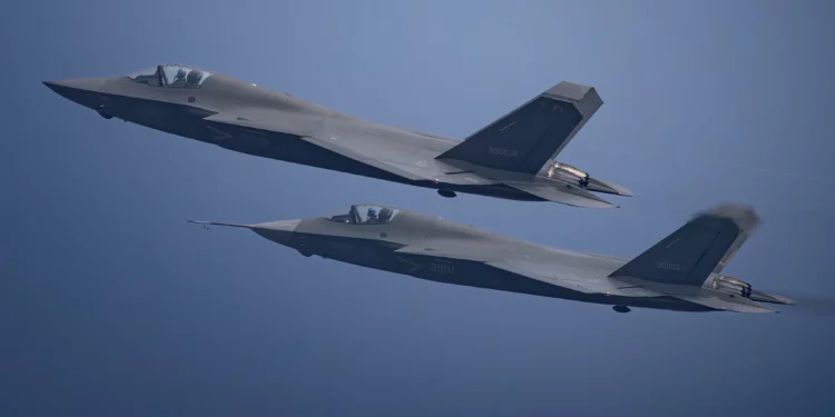 El caza furtivo naval J-35 de China visto como nunca antes