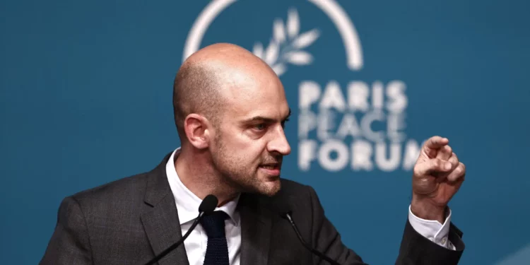 El canciller francés dice que el programa nuclear de Irán es una amenaza existencial para Israel y la región