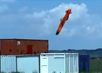 Türkiye prueba con éxito misil SOM con motor autóctono KTJ-3200
