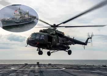 Helicóptero polaco Mi-17 certifica aterrizaje en el USS Mount Whitney
