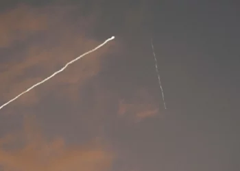Israel intercepta misil balístico iraní que rompió el alto el fuego