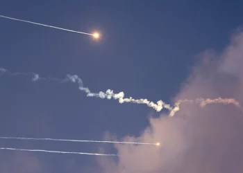 El número de muertos en el impacto directo de un misil iraní se eleva a dos
