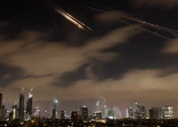 Al menos 93 heridos por impactos de misiles en Bat Yam y Rehovot