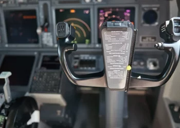 Por qué Boeing sigue utilizando yugos en lugar de palancas laterales